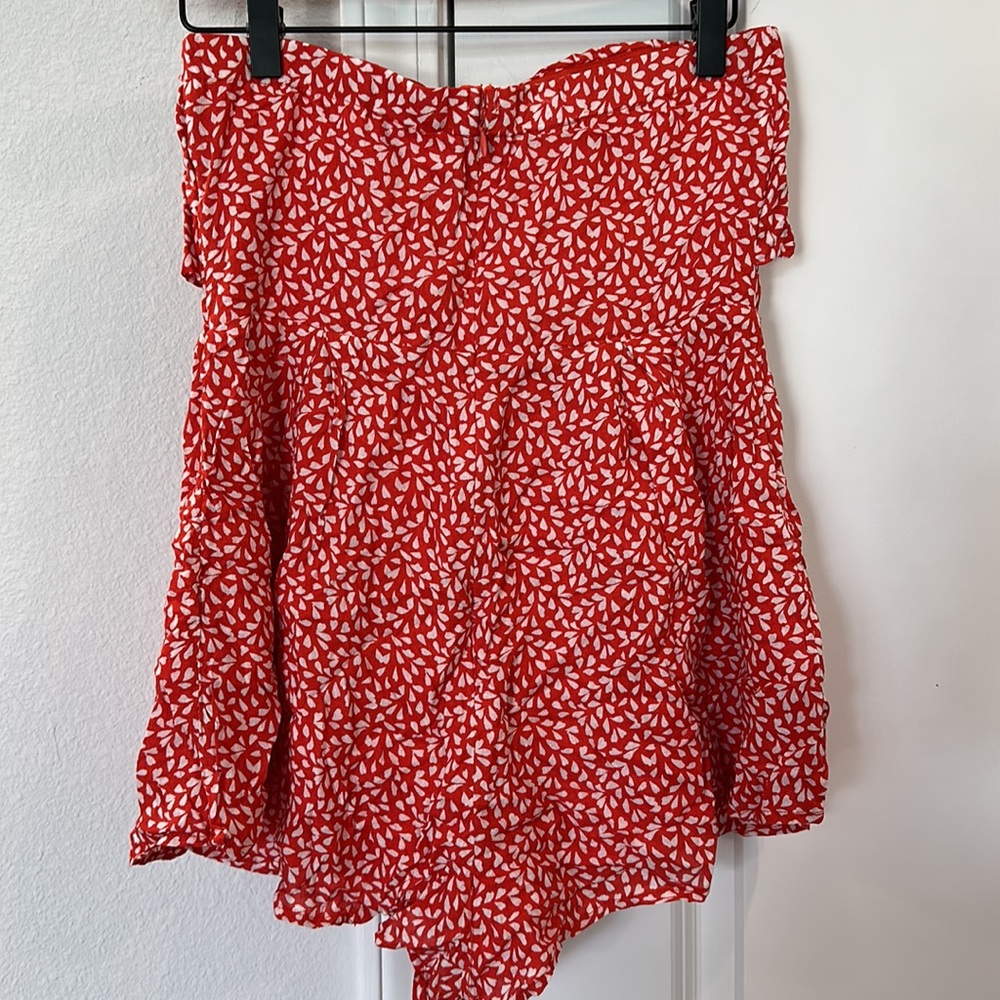 NWT Blue Blush strapless Romper. Size Medium. Never worn. Orange red color. - Picture 2 of 3